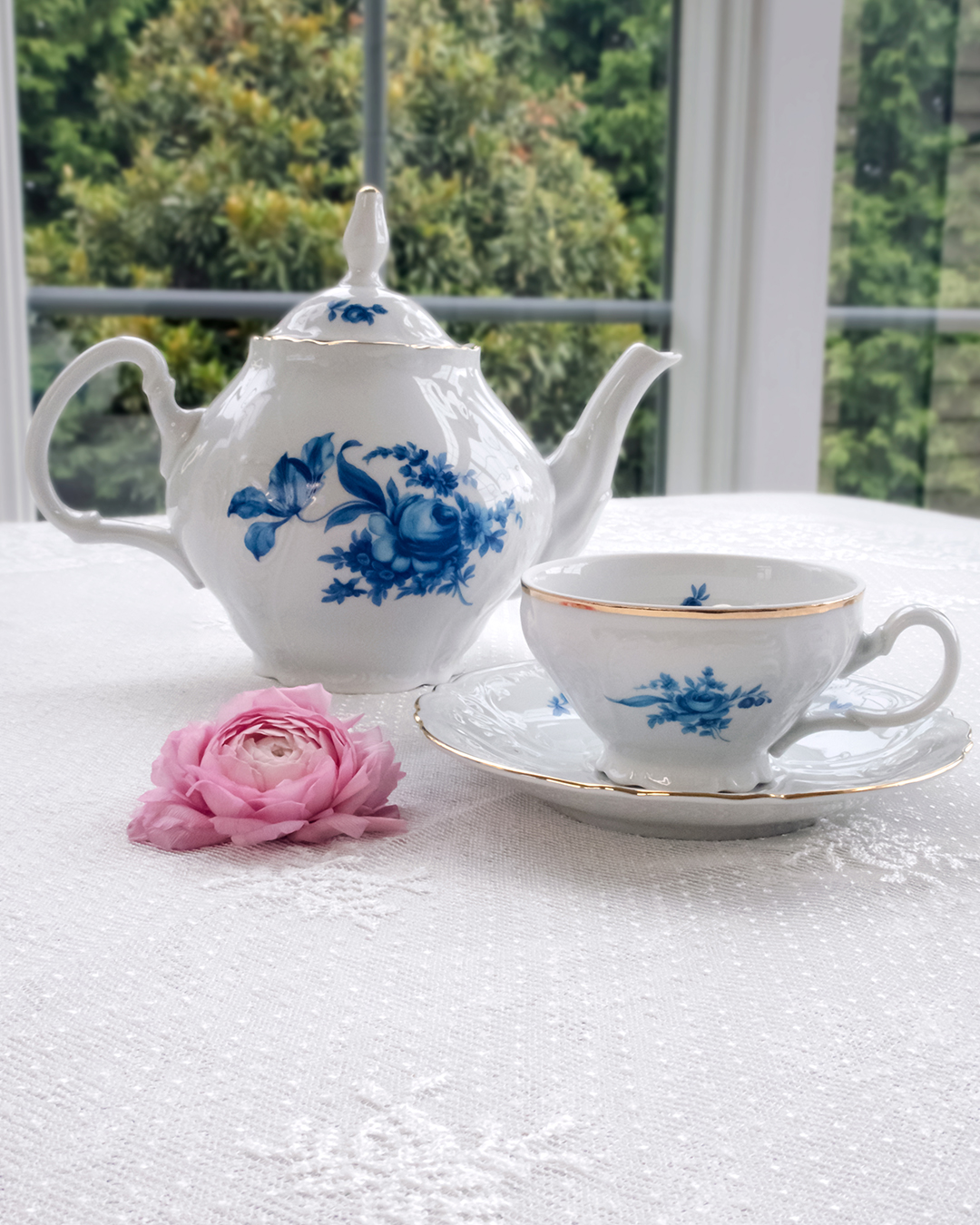 Bernadotte Vintage Blue Roses (15 piece/6 person tea set) | The Old ...